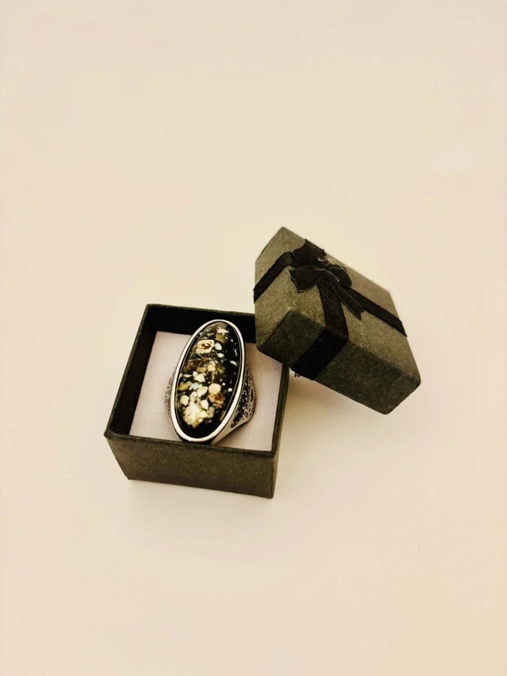 Unique Artisan Ring with Resin Floral Inclusions – Size 6.5 - Picture 8 of 10